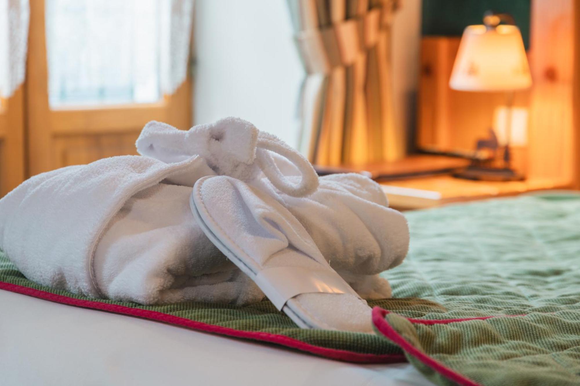Hotel Le Bois Joli Cauterets Eksteriør bilde